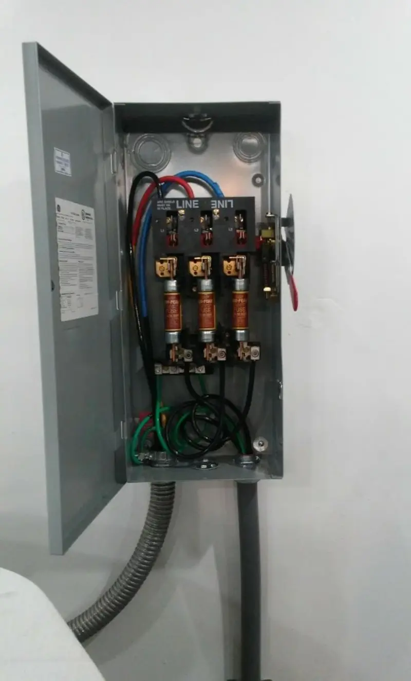 Three-phase disconnect switch installed for Electrical Wiring & Rewiring in Lake Morton-Berrydale